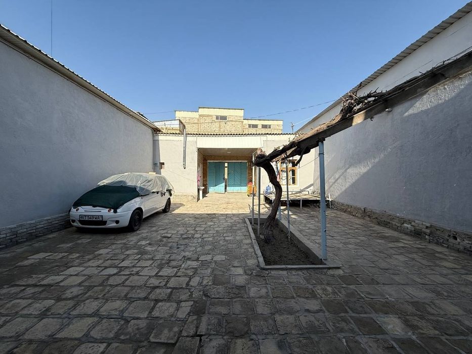 Ховли сотилади эски шахарда