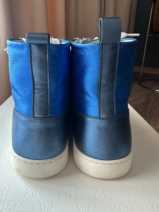 Vand adidasi Gucci