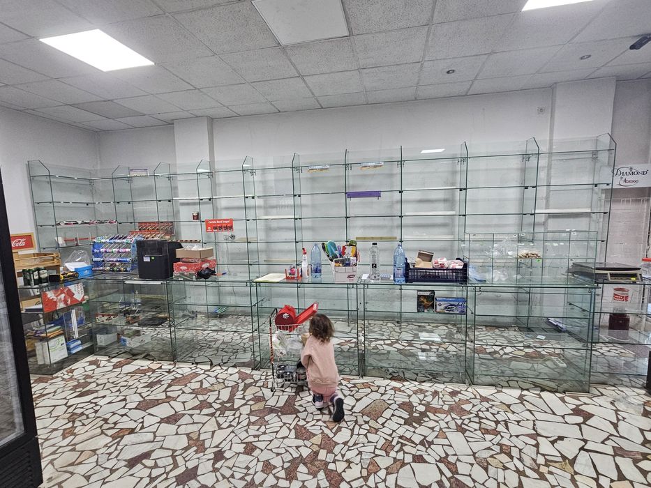 Vand lazi frigorifice si rafturi de sticla /tonete