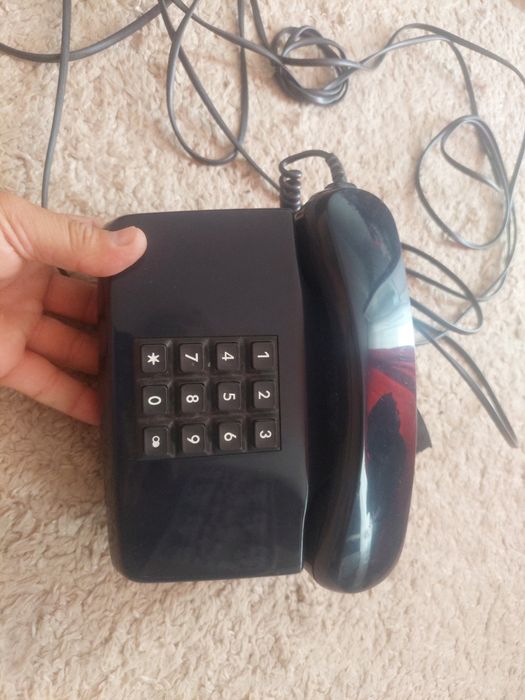 Telefon fix cu butoane ,ideal pentru decor ,culoare visiniu
