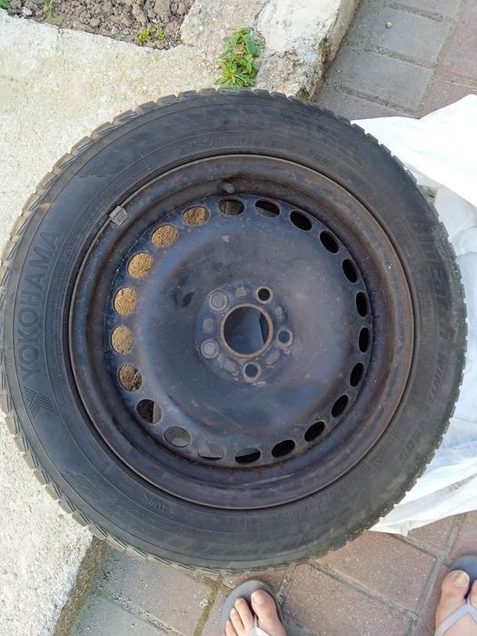 Vând anvelope cu genti cu tot