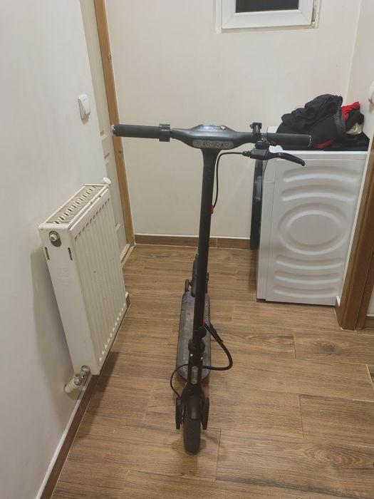 Vînd trotineta electric