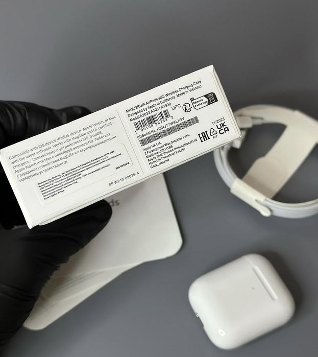 Apple AirPods 2 (Wireless Charging Case) – новые