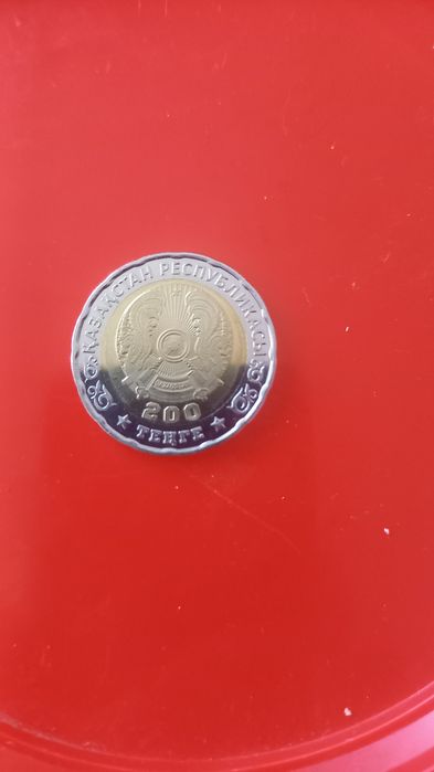 Продам монету 200