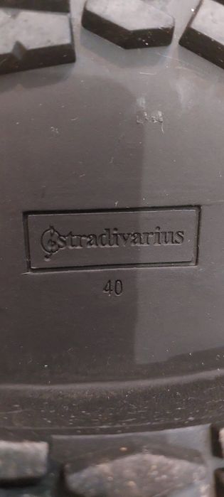Продам ботинки Stradivarius. Р-р 40