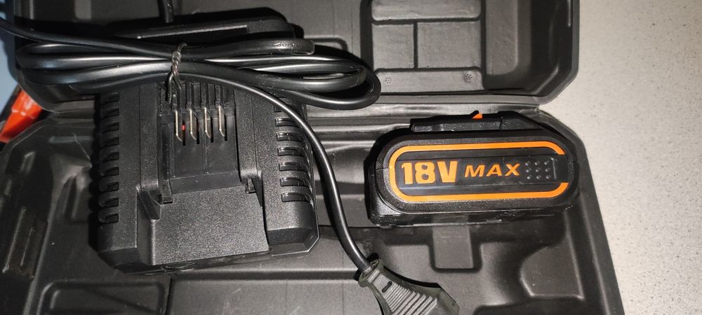 Зарядка и батарея от шуруповерта pit