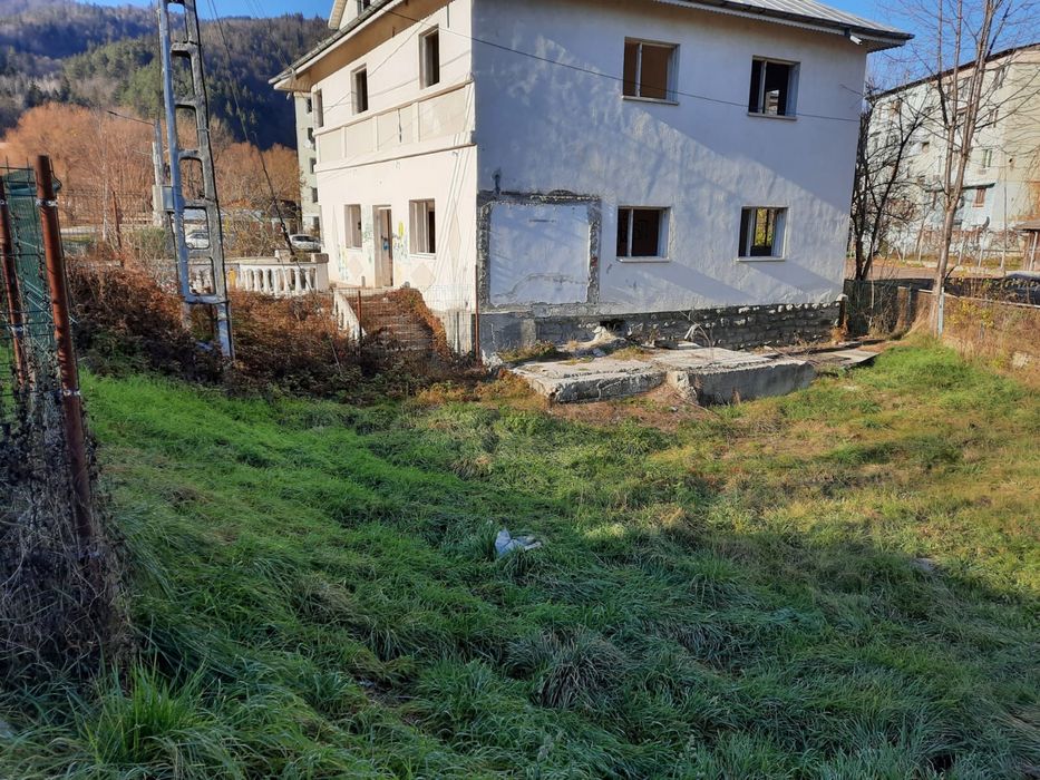 Vând teren intravilan Bicaz– utilități + acces bun