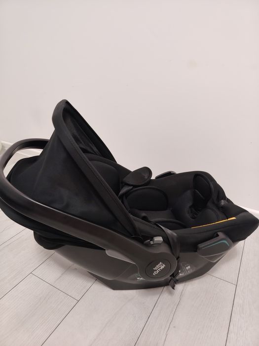 Scoică auto bebe Britax Römer i-Size, stare foarte bună
