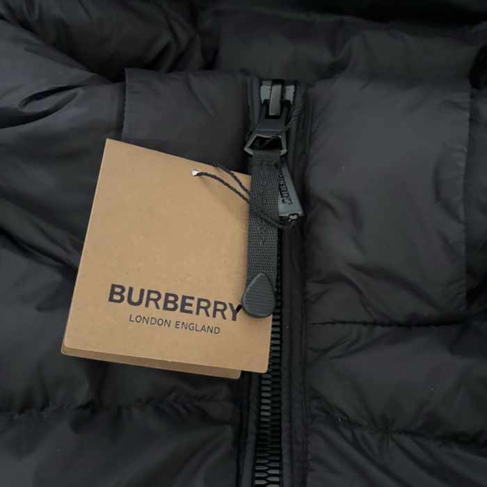 Geaca Burberry noua cu eticheta marime XL