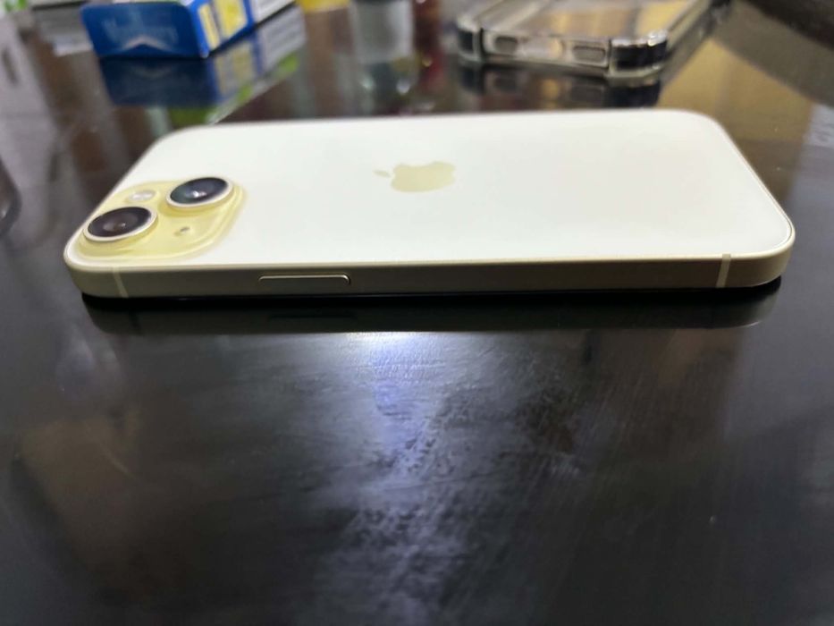 Iphone 15 Златен Yellow перфектен