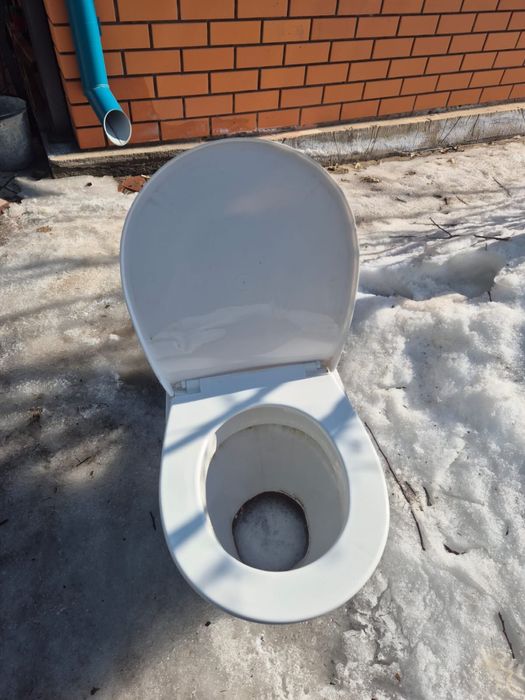 Унитаз в хорошем состояний