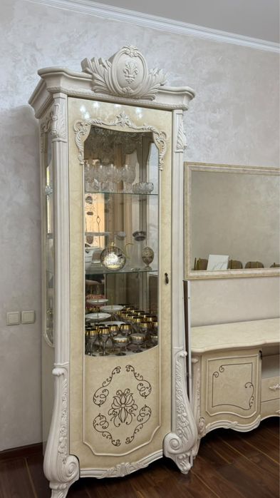 Продается гостиная Марселла с зеркалом