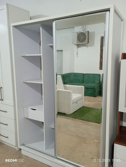 Шкаф купе с зеркалом