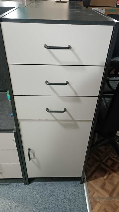 Тумбочки офисные б/у в хорошем состоянии.