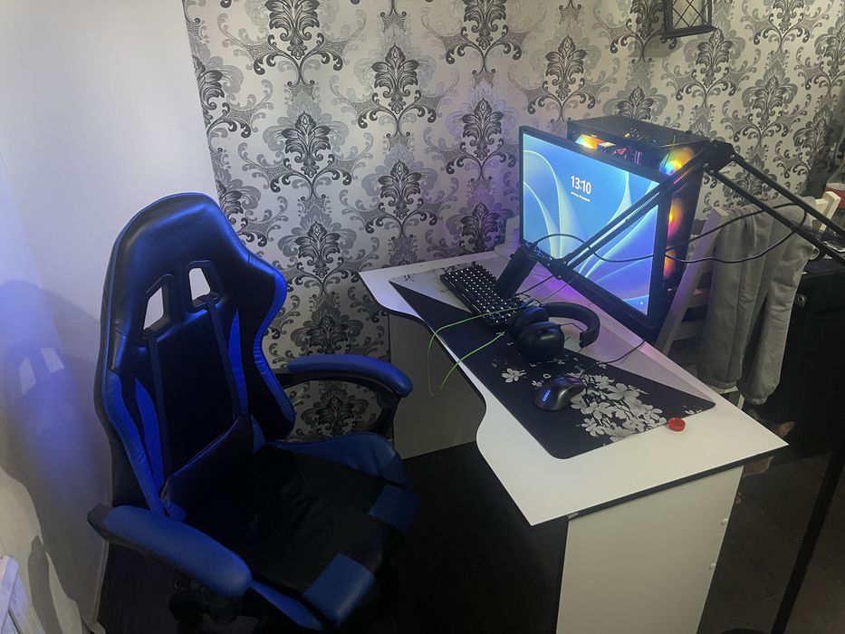 Продаю игровой Сет моник стол кресло девасы