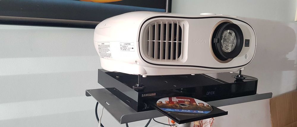[OFERTĂ] Epson EH TW 6700 Home Cinema Full HD 3D videoproiector filme