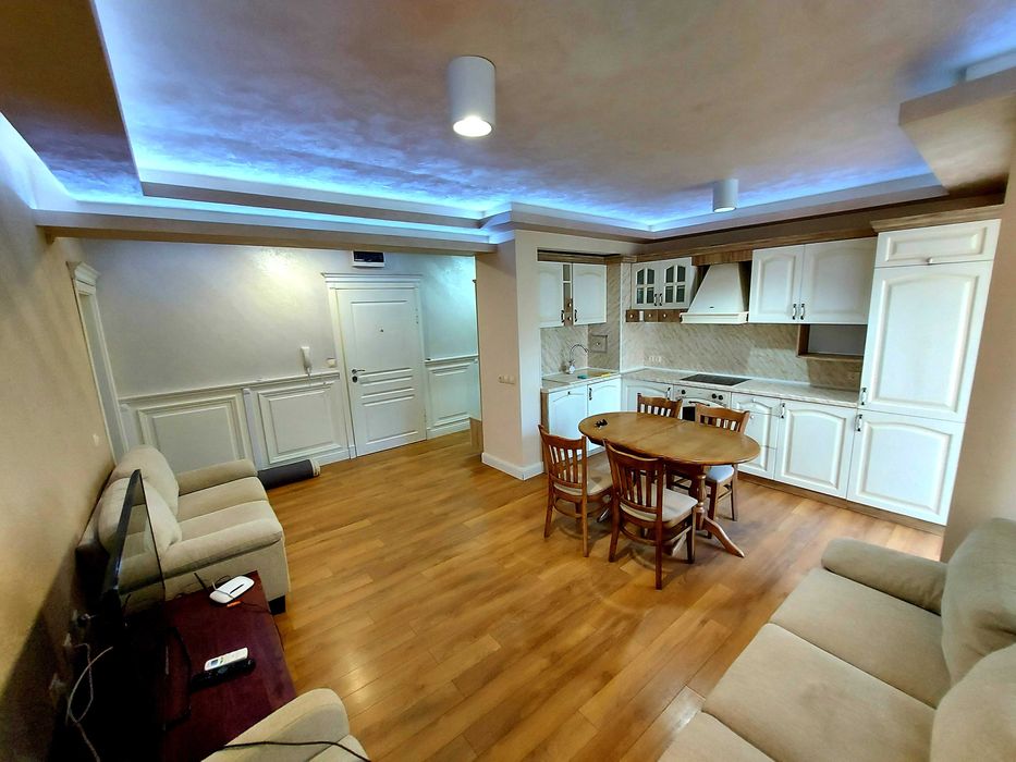 Дава се под наем Тристаен апартамент в Бургас, Център - 120 кв.м за 331.5 € - Снимка #15