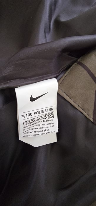Чисто нова ветровка Nike pro, тъмно зелена