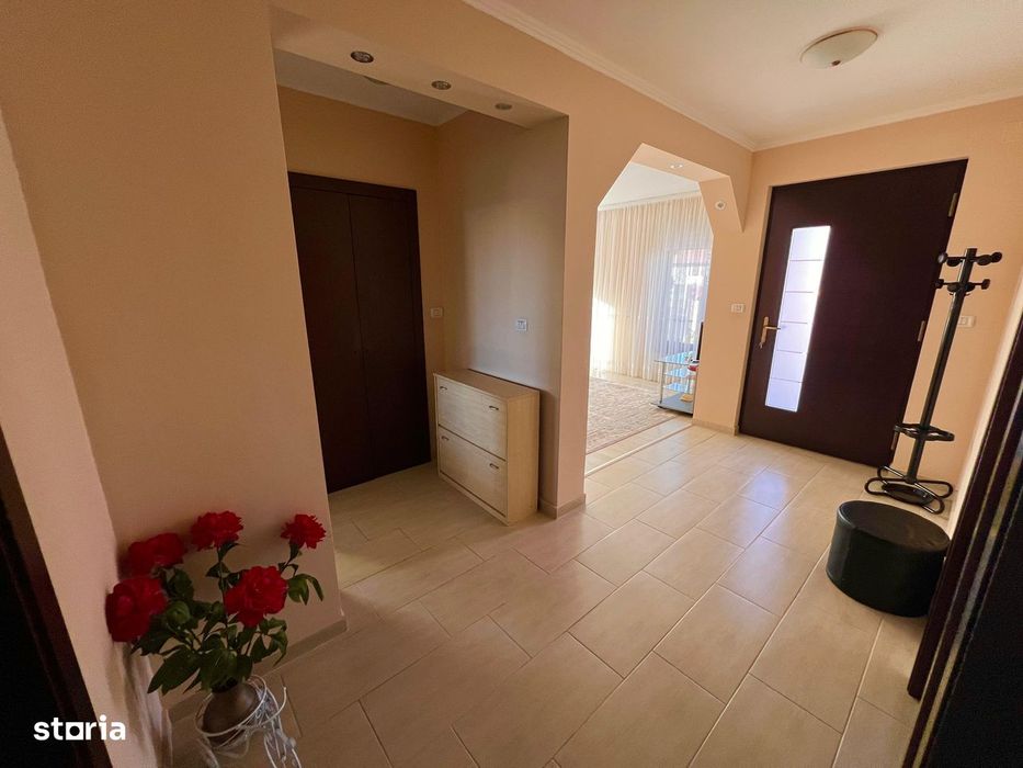 Casa parter 3 camere, garaj si anexa