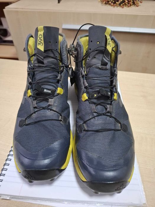 BOCANCI TERREX  cu GORE-TEX  Marime 44, stare foarte buna