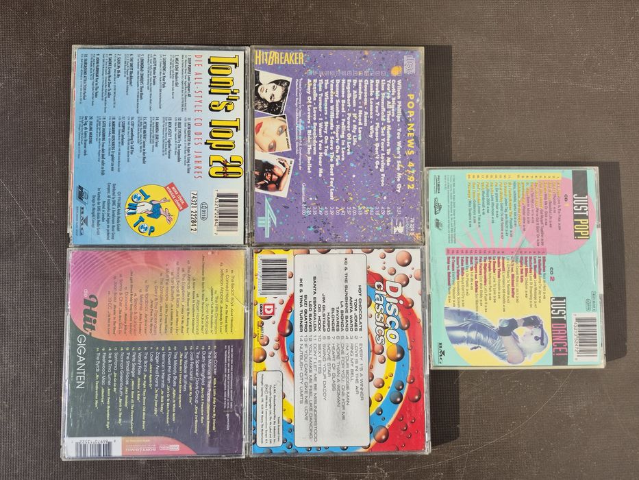 Vând 15 CD muzica usoara mixta straina artisti internationalii celebri 

- HQ