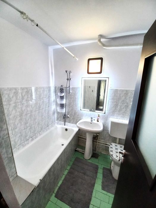 Apartament decomandat cu 2cam., 2balcoane, et.1, 70mp, Pacurari