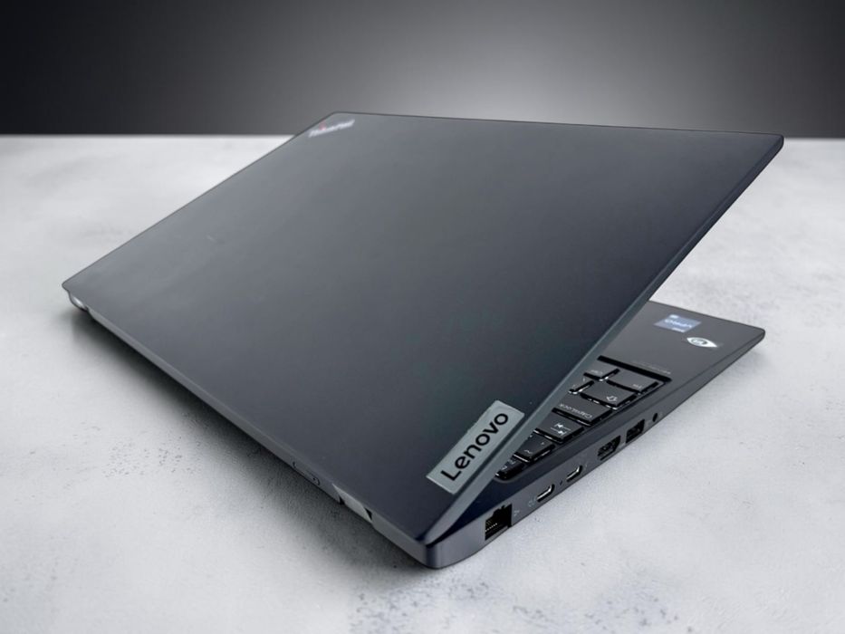 Lenovo ThinkPad P16s Gen 1 16" 2.5K i7-1260P 32RAM 512GB Quadro T550 Перфектен! Гаранция!