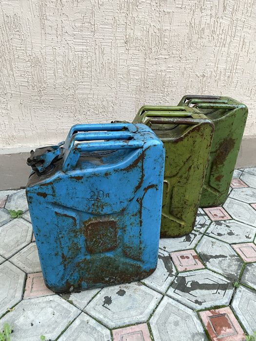 Канистры для бензина 20л