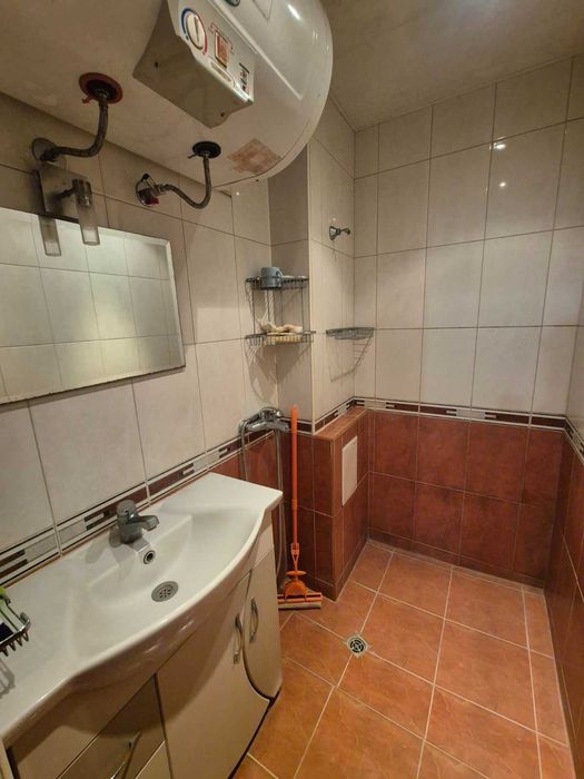 Дава се под наем Четиристаен апартамент в Варна, Цветен квартал - 80 кв.м за 160000 € - Снимка #14