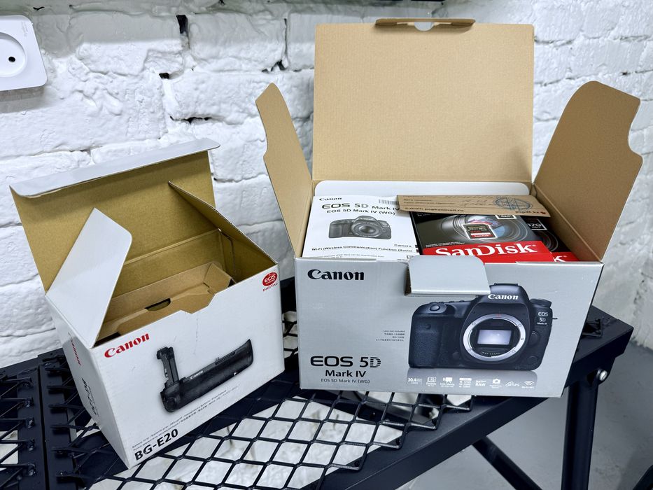 Продам профессиональную фотокамеру Canon EOS 5D Mark IV