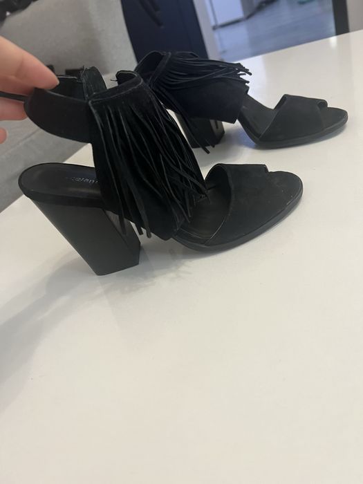 Pantofi cu toc, numarul 37