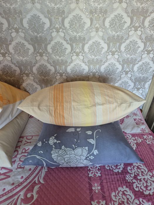 Подушки и пледы.