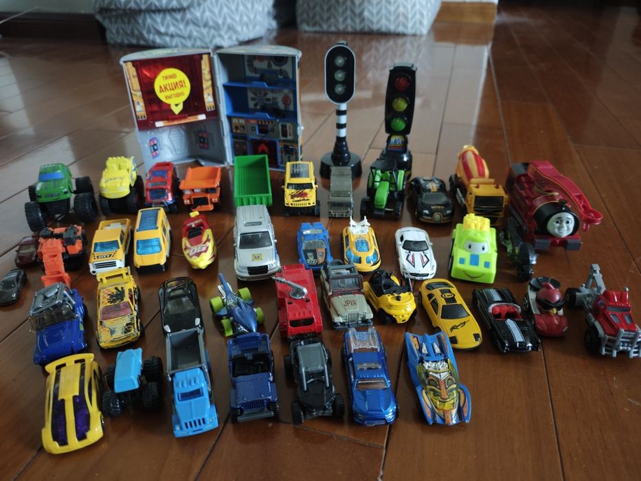 Продам машинки в отличном состоянии