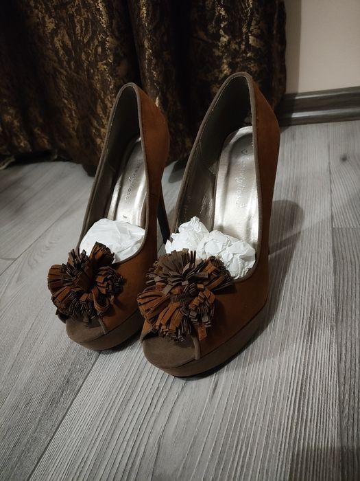 Pantofi noi mărimea 38 toc inalt