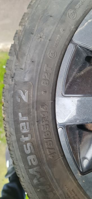 Anvelope iarna+jante tablă 5x100+capace 175/65 R14
