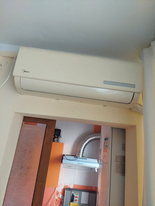 Inchiriez garsoniera M21.