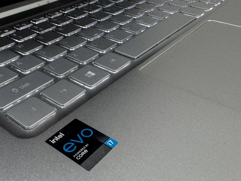 ACER SWIFT Core I7  kuchli notebook