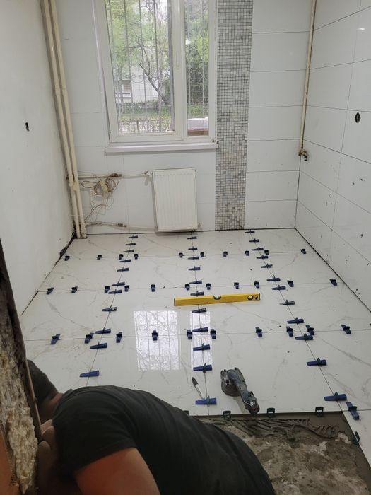 Zugrav Faiantar Reparatii Interioare si Exterioare Renovari Amenajari