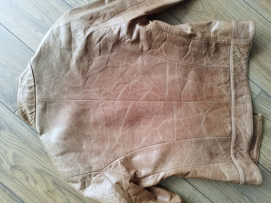 Vând geaca de piele dama, firma HUB