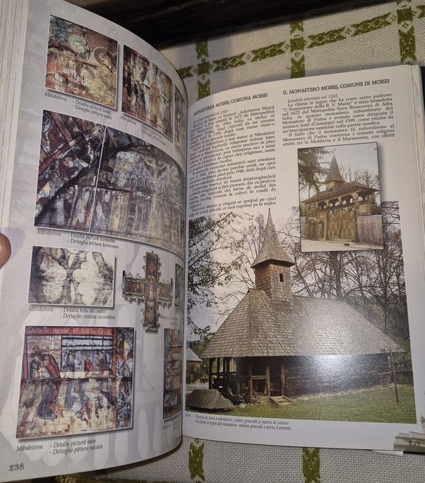 Carte Album format mare Biserici de lemn din Maramureș