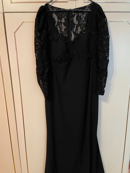 Официална черна рокля