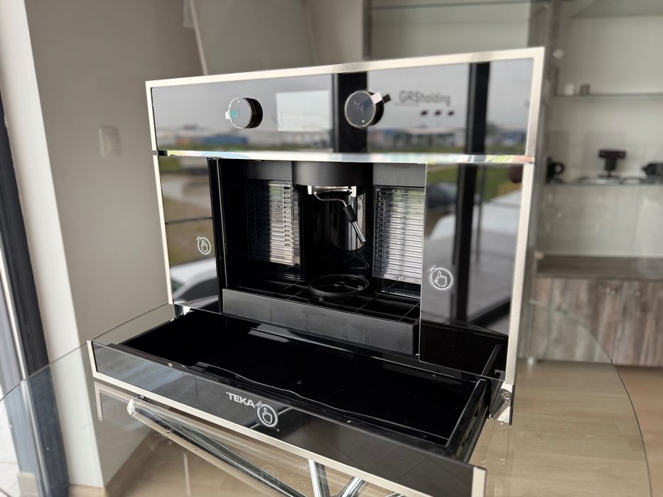 Espressor Incorporabil TEKA Nou – Multi-Capsule & Cafea Măcinată (Toate accesoriile incluse)
