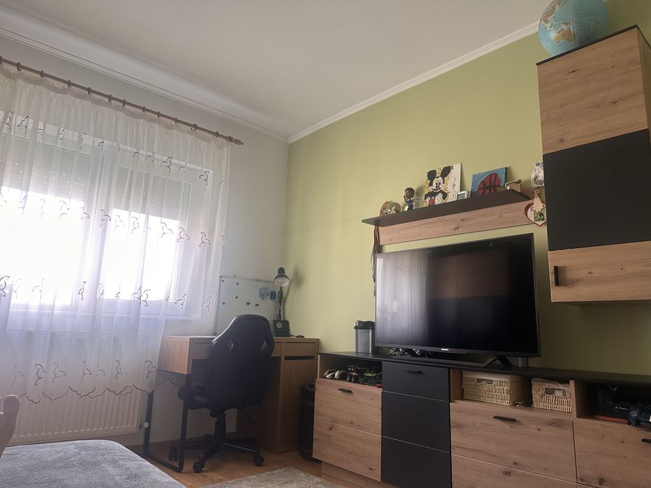 Vand apartament mobilat cu 3 camere, 2 bai, 65 mp, bloc PB, zona Decebal