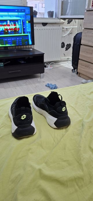 Маратонки Lotto.