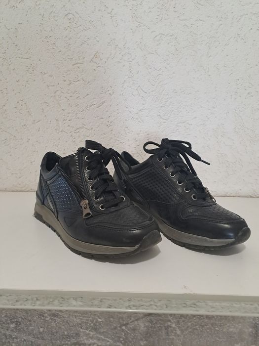 Кожени дамски обувки