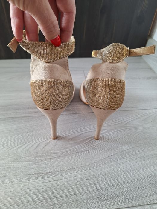 Дамски  сандали на ток