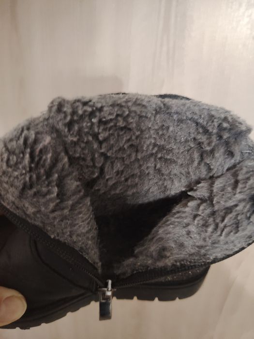 Продам красовки  кожанные