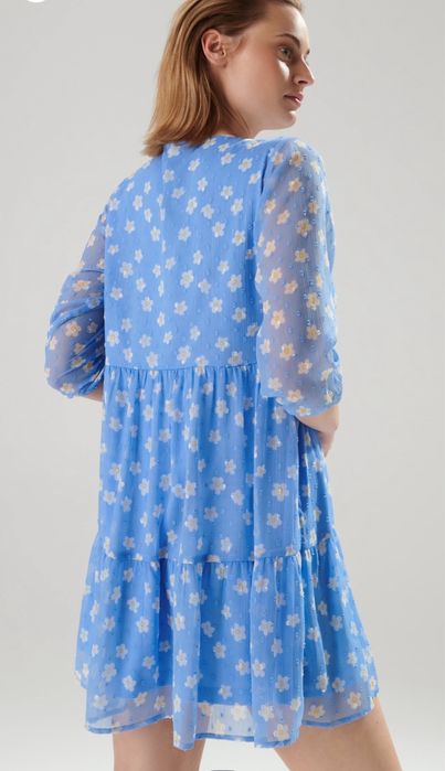 Рокля с флорален дизайн