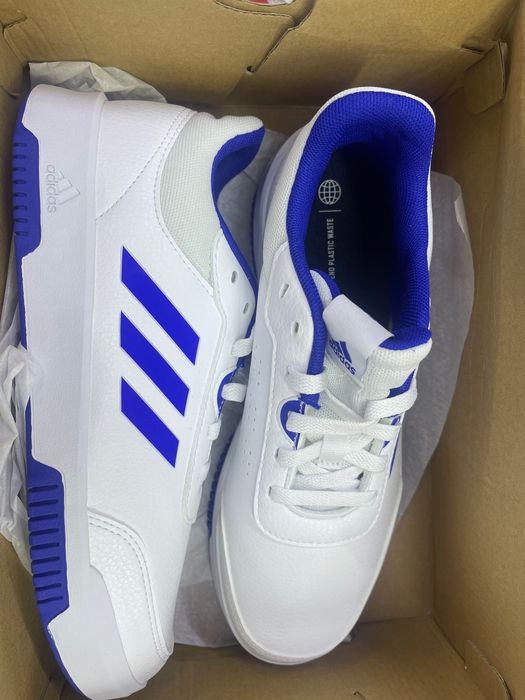 Продам новые кроссовки adidas original