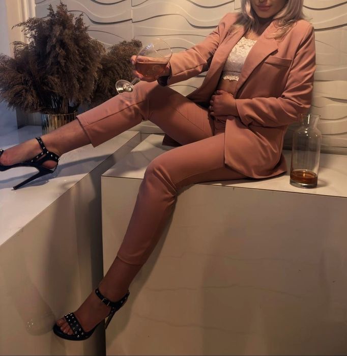 Costum kaejol-elegant, roz pudrat